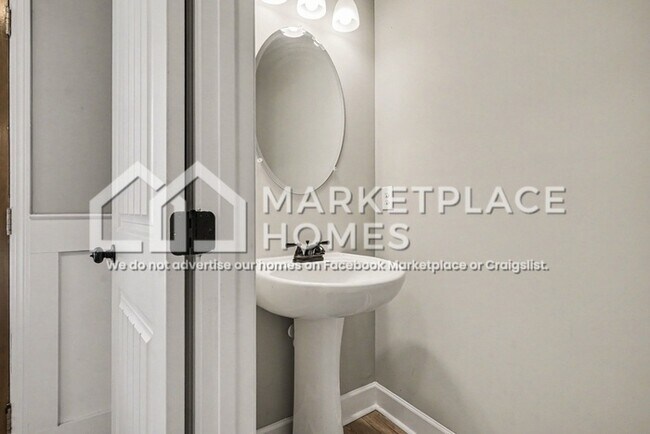 Building Photo - 110 Hawthorn Ln