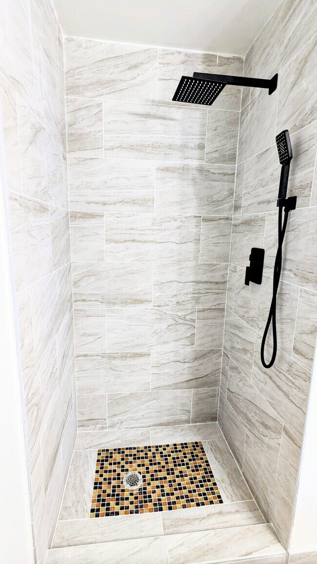 Building Photo - 7720 S Lakewood Ave