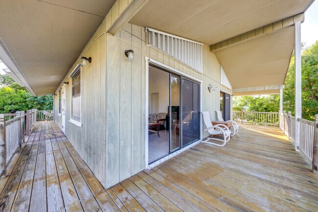 Building Photo - 115 Marina Ave