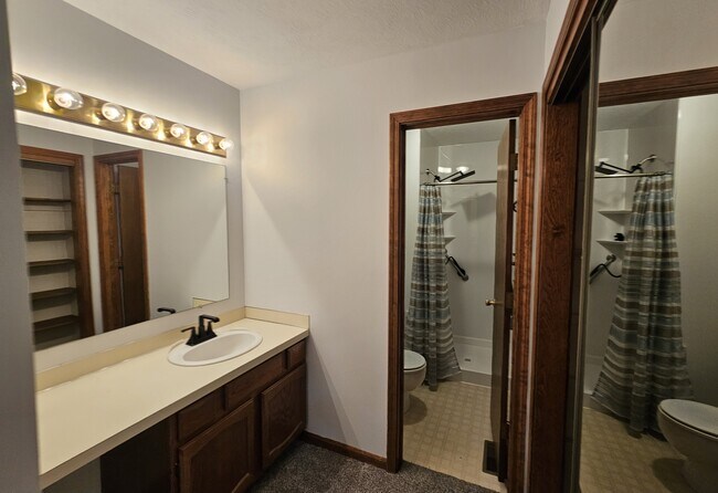 Building Photo - 5208 Ascot Cir