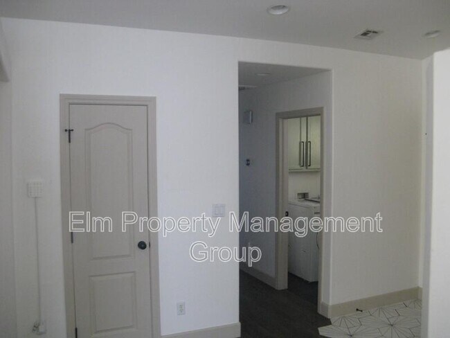 Building Photo - 537 W Seneca Ridge Ave