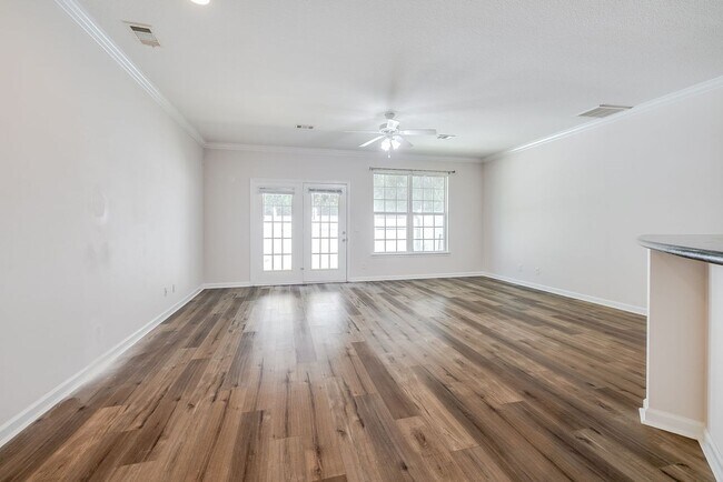 Building Photo - 2 Weslyn Park Dr