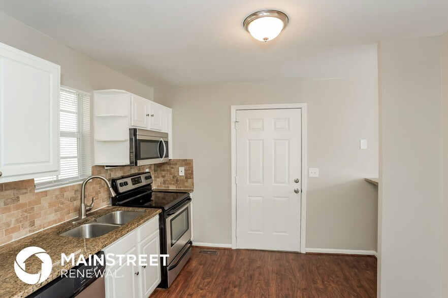 Building Photo - 1234 Justin Ln