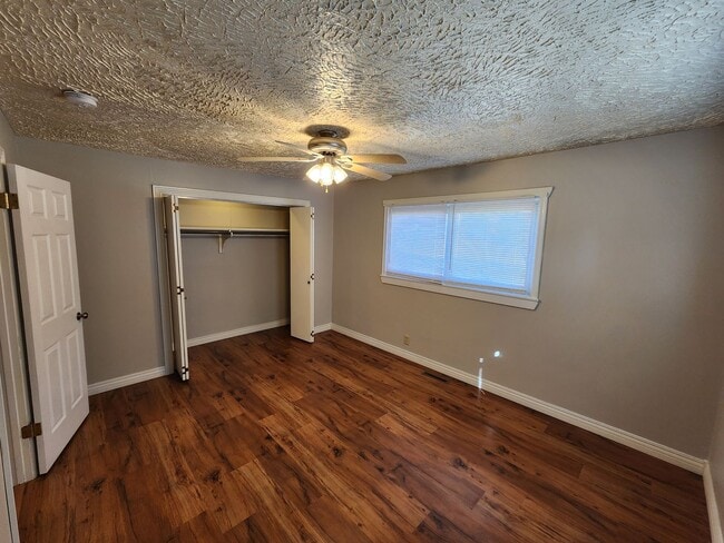 Building Photo - 318 W Feather Pl