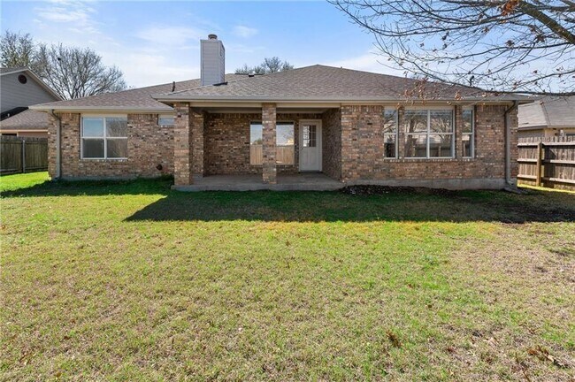 Building Photo - 2906 Greenlawn St