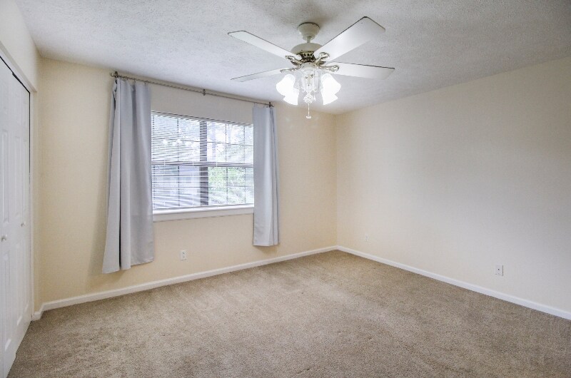 Building Photo - 34 Knollwood Cir