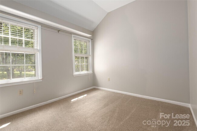 Building Photo - 10024 Avon Farm Ln