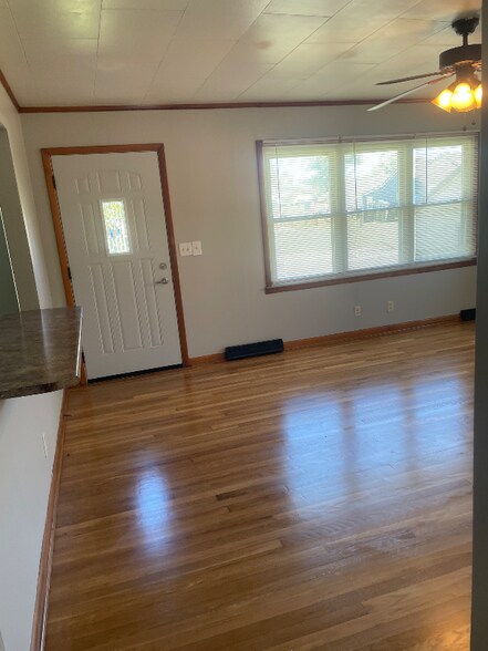 Building Photo - 409 Bond St