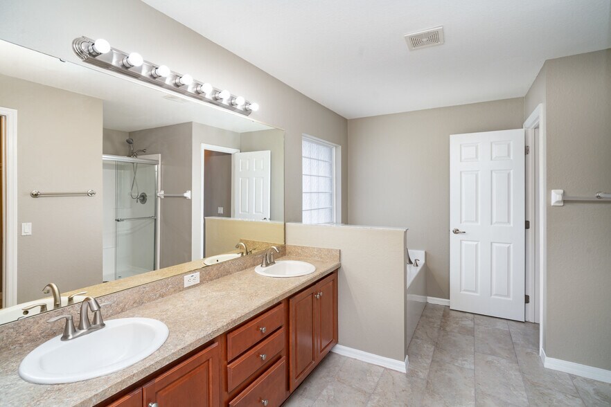Building Photo - 10833 Standing Stone Dr