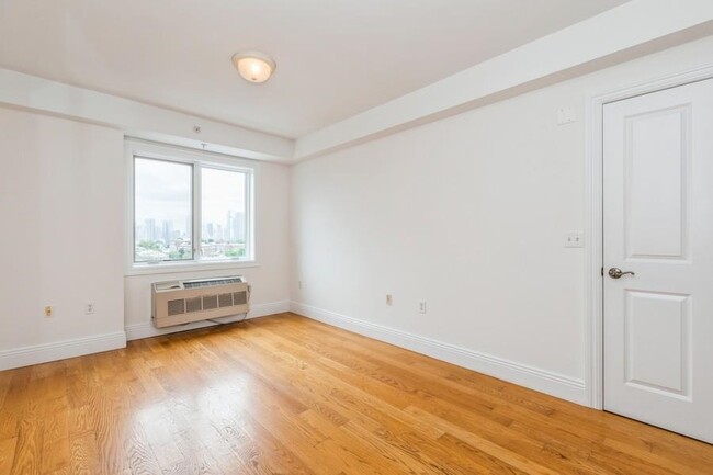 Building Photo - 125 43rd St