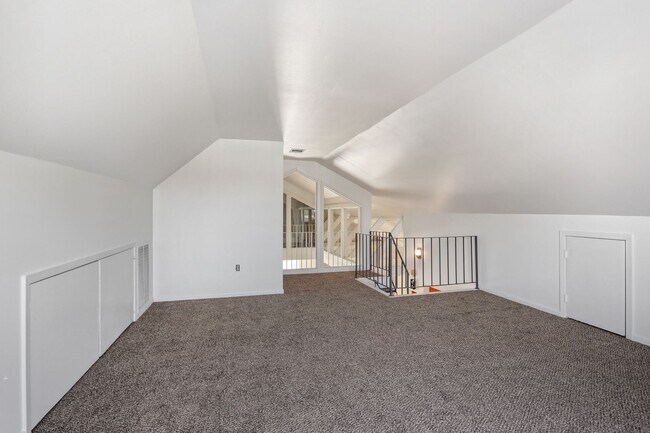 Building Photo - Newly Renovated 3BD/2BA Penthouse, 1/2 Block Off St Charles Ave. Private Roof Deck!