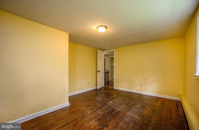Building Photo - 6007 Bradley Ln