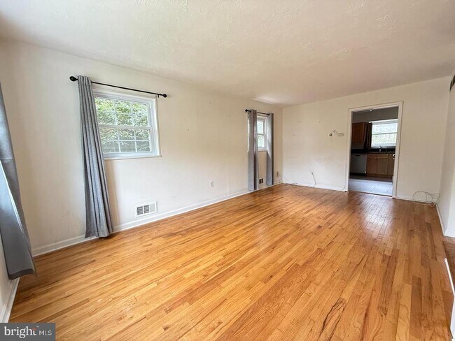 Building Photo - 5835 Mt Vernon Dr