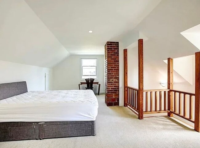 Building Photo - Traditional Home in Capitol Hill with Fenced Back Yard