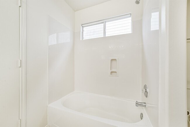 Building Photo - 33318 Cottonwood Bend