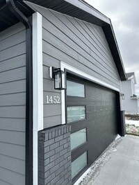 Building Photo - Beautiful 4 bed 2 bath Townhome for rent!