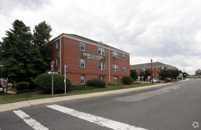 Building Photo - West River Station