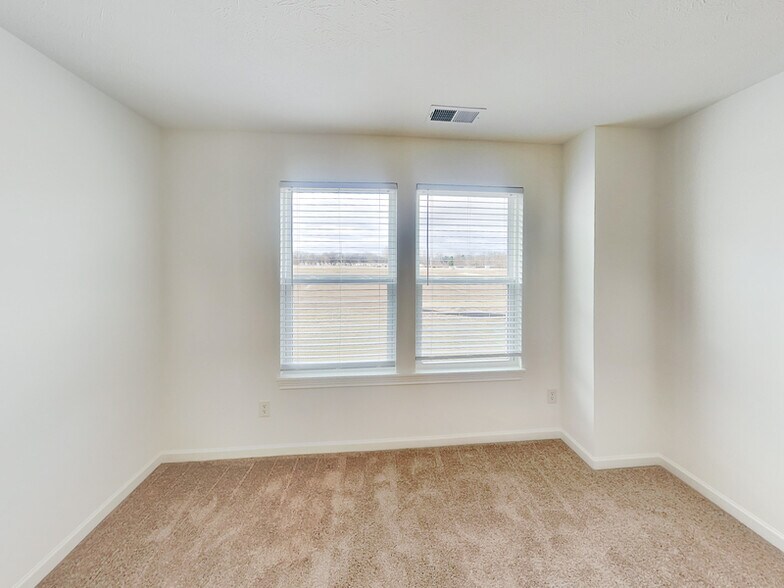 Building Photo - 8662 Hollander Dr