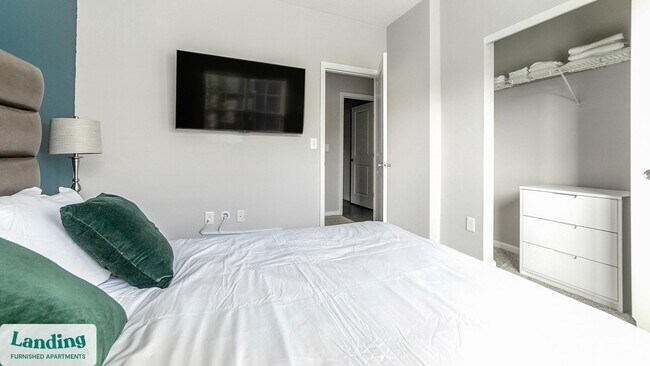 Building Photo - 4664 Kenny Rd