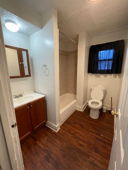 Building Photo - 544 Brown St