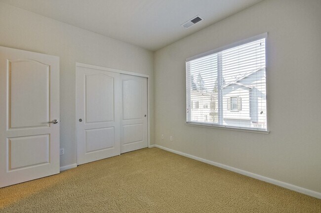 Building Photo - Wow! What a Great Home! Available Now!