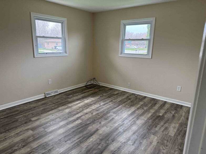 Building Photo - 5602-4 Aspen Ave