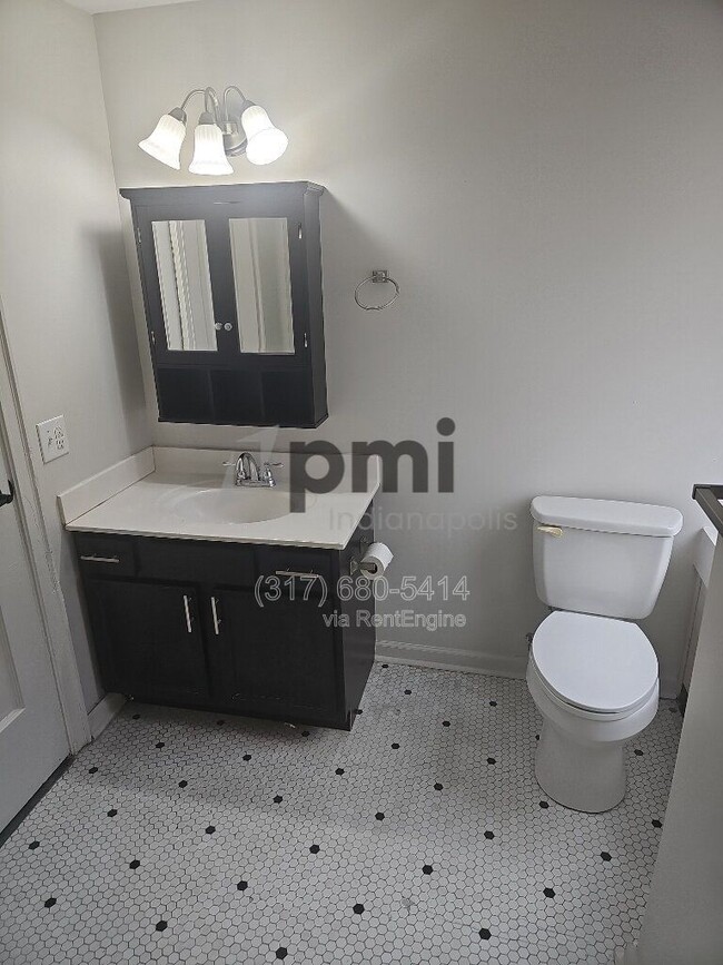 Building Photo - 1 W 28th St