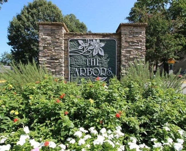 Primary Photo - 539 Pineland Cir