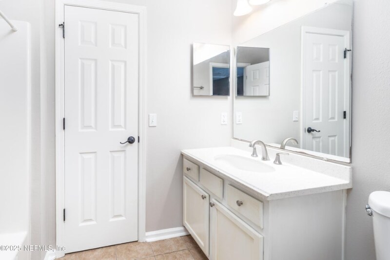 Building Photo - 230 Scrub Jay Dr
