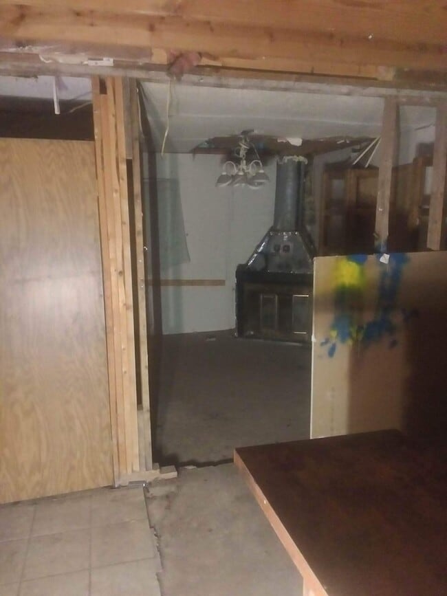 Building Photo - ELDON - 2 Bd, 1.5 Ba Fixer Upper - ONLY $8...