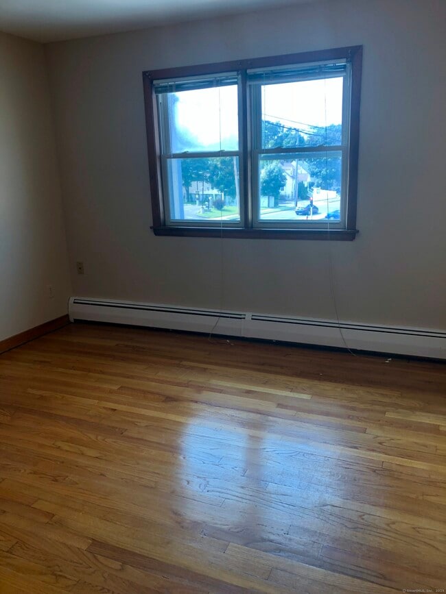 Building Photo - 910 Boston Post Rd