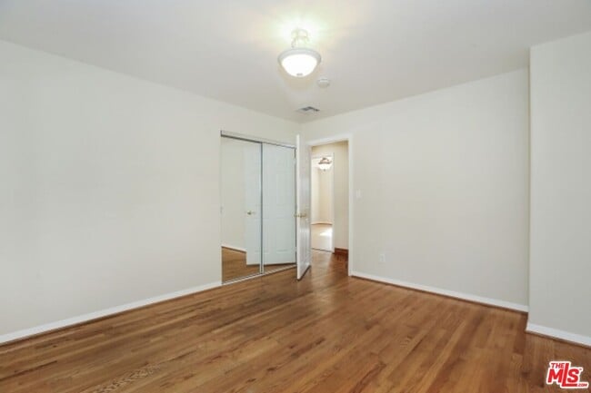 Building Photo - 4356 Kingswell Ave