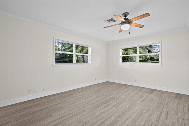 Building Photo - 12831 Shore Dr