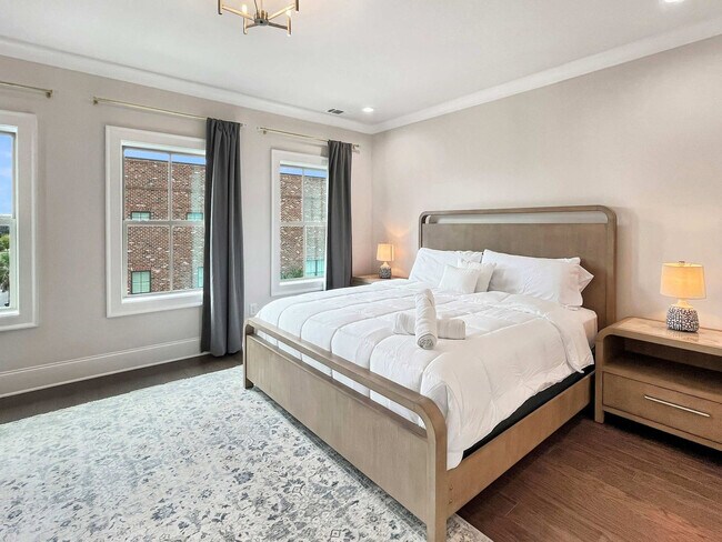 Building Photo - 401 Upper E Ave