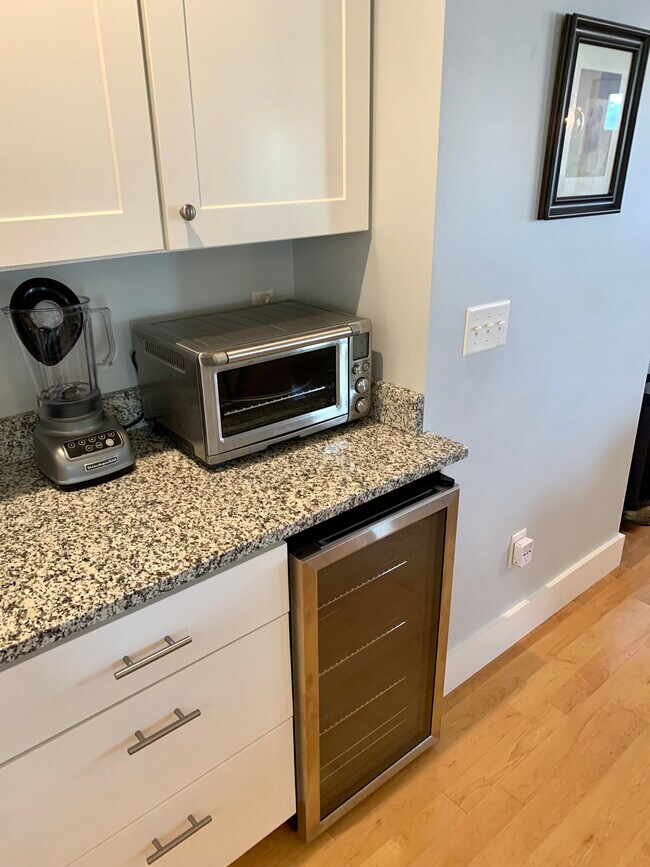 Building Photo - 220 Veranda St