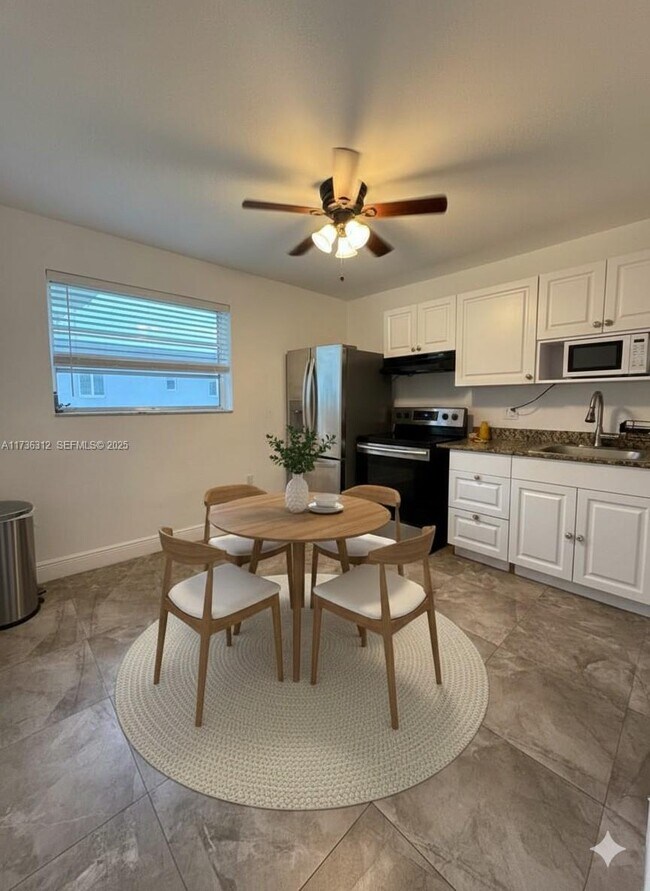 Building Photo - 2460 SW 36th Ave