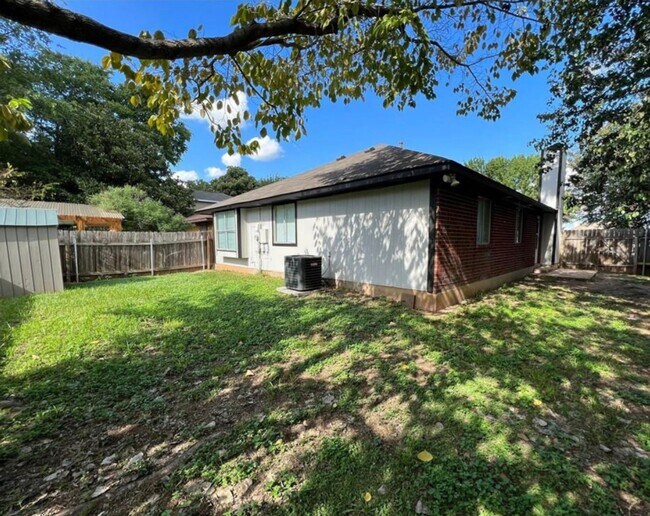 Building Photo - PRELEASING FOR FEBRUARY! 4 Bedroom near Tesla!