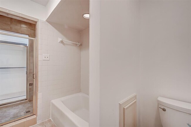 Building Photo - 201 Vanderpool Ln