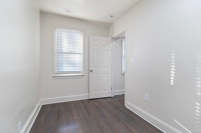 Building Photo - 4713 3rd Pl NW