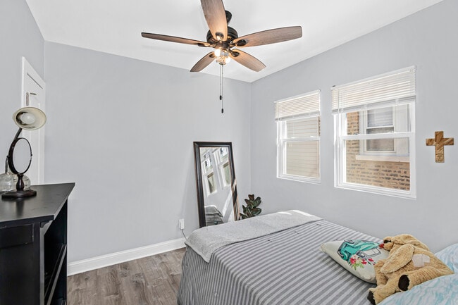 Building Photo - 9105 S Racine Ave