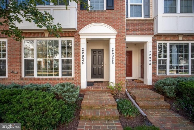 Building Photo - 22926 Spicebush Dr