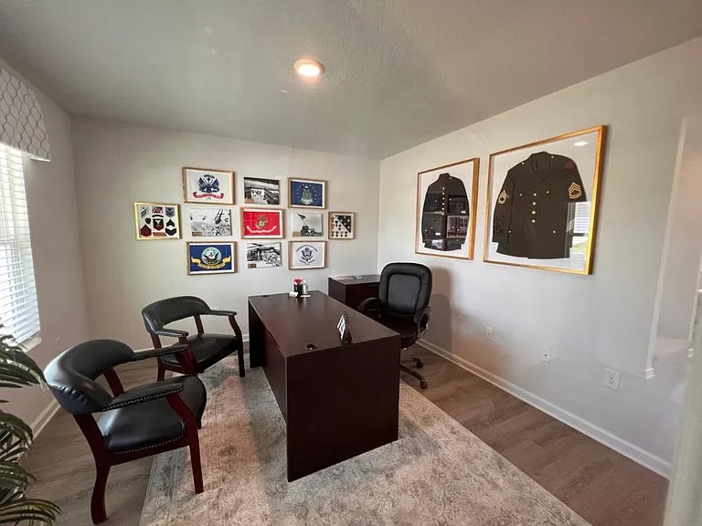 Building Photo - 207 Laurel Hl St