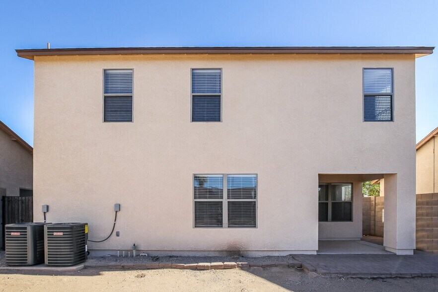 Building Photo - 11610 W Columbine Dr