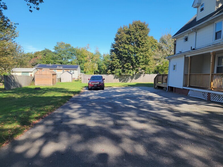 Building Photo - 293 Grove Ave