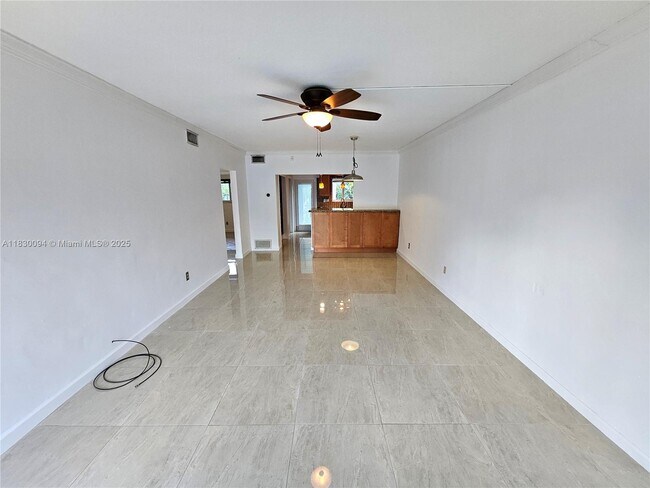 Building Photo - 733 NW 30th Ct