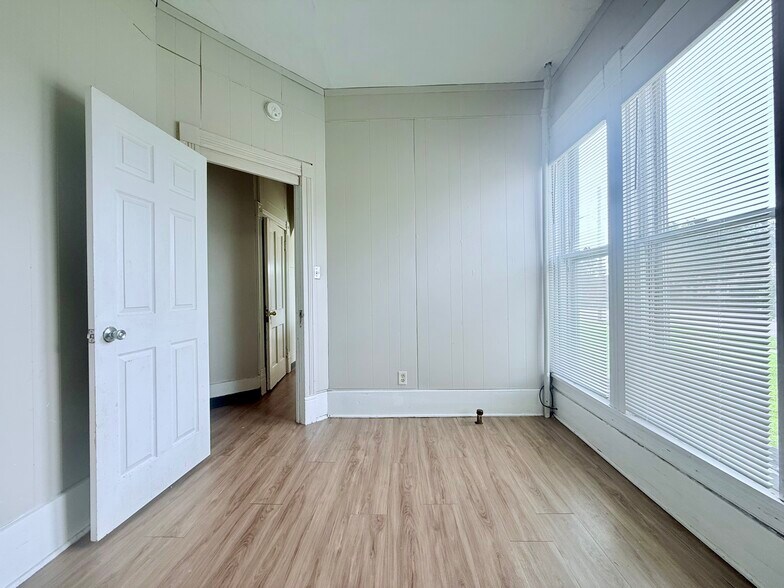 Bed #1 - 321 Clay St