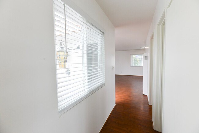 Building Photo - 248 Avenida Del Poniente