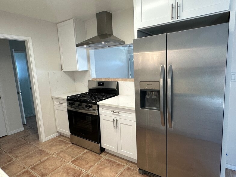 New appliances - 1033 Pearl St