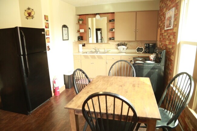 Building Photo - 545 E Buchtel Ave