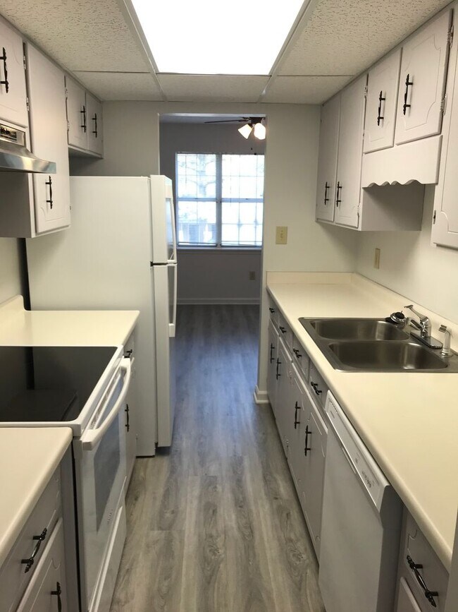 Building Photo - 2 bed/2.5 bath Unit in Sleepy Hollow!